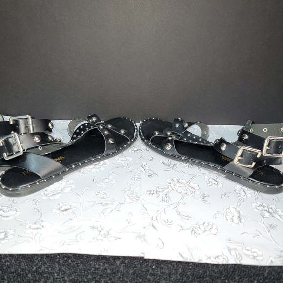 Fashion Nova Woman Black and Silver Stud Gladiator Sandals size 8 Flat Shoes - Picture 4 of 10